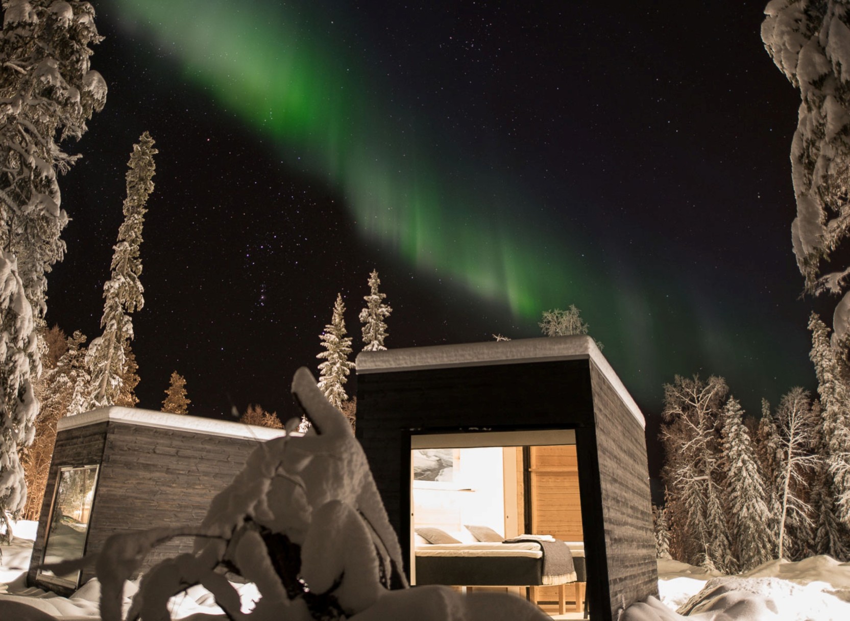 Cross border, Aurora Express